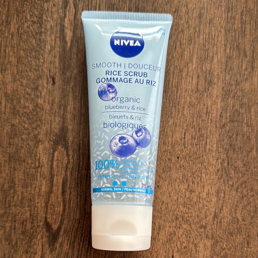 Nivea Smooth Rice Scrub